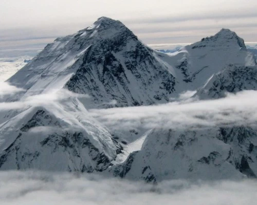 Everest mountain flight min