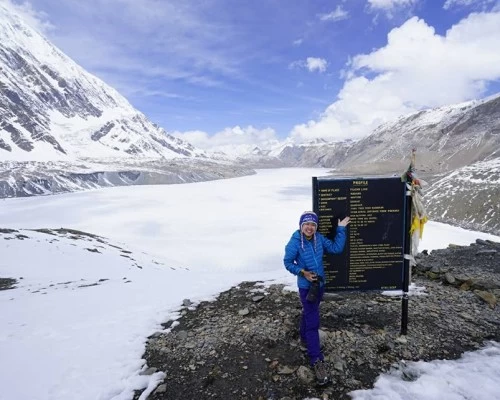 Frozen tilicho lake min