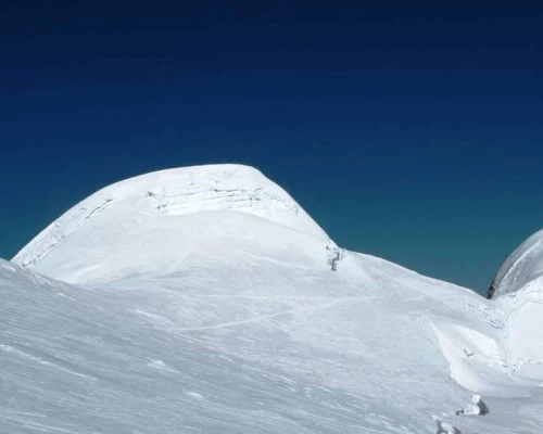 Mera peak center summit