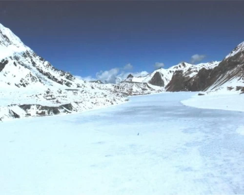 Tilicho lake in winter min
