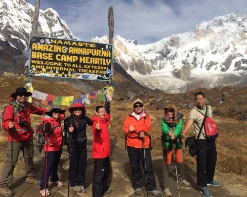 Trekking to annapurna base camp min