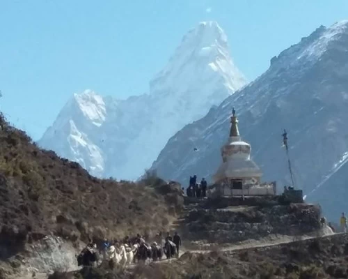 View from way to tyangboche from namche min