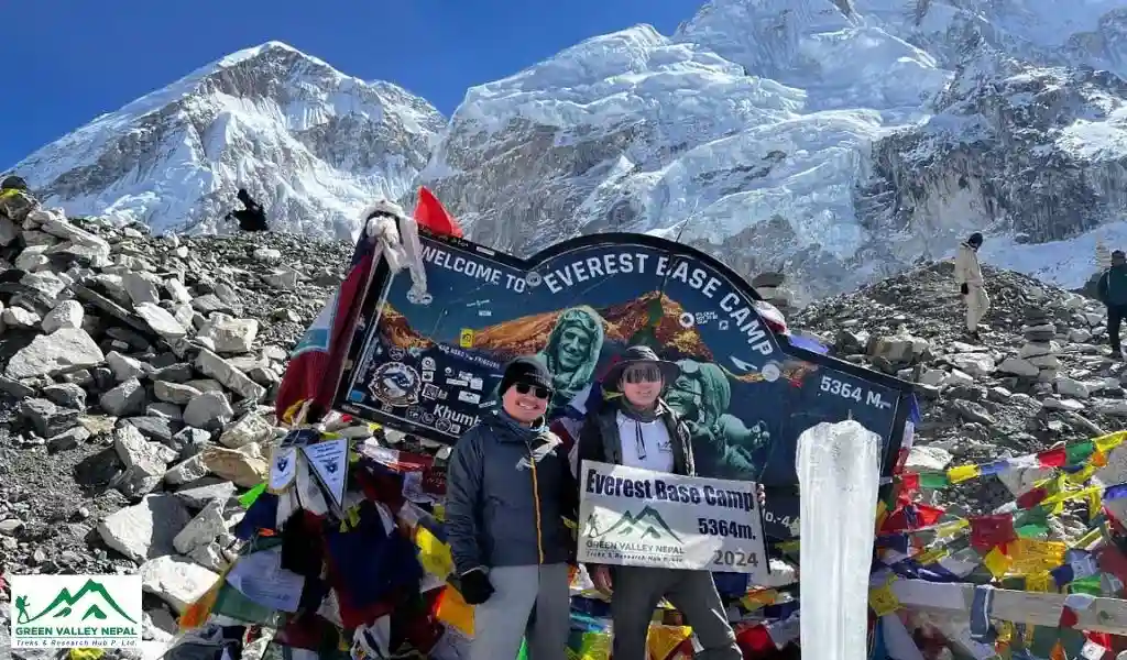 14-days-everest-base-camp-trek-at-the-summit