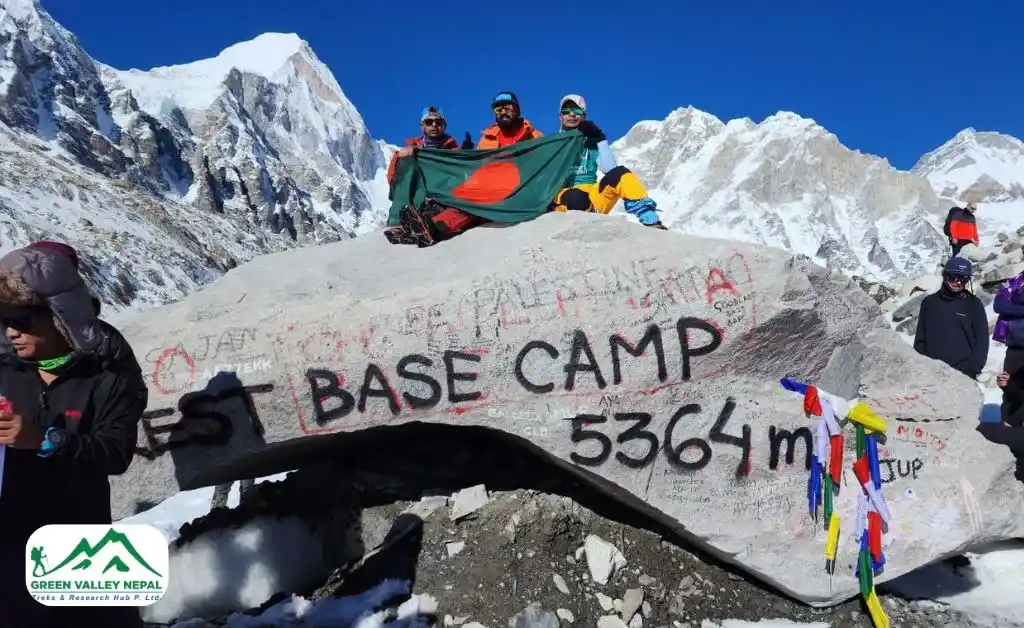 everest-base-camp-with-green-valley-team