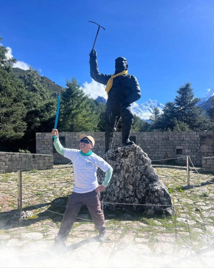 Tenzing Norgay Sherpa Statue (Guide)