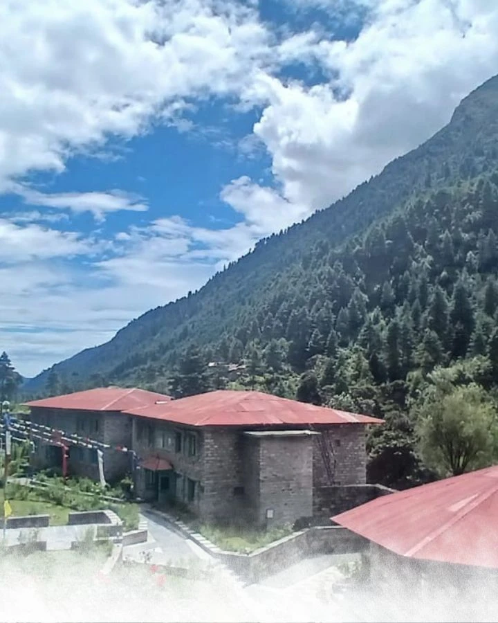 A Mountain Lodge in the Valley